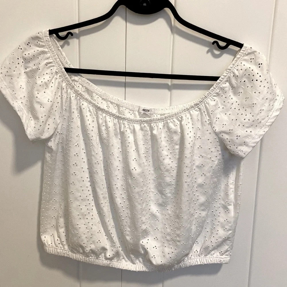Off The Shoulder Perforated Blouse - Picture 3 of 6